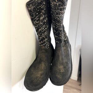 Ugg black and gold sparkle boots, like new condition!
